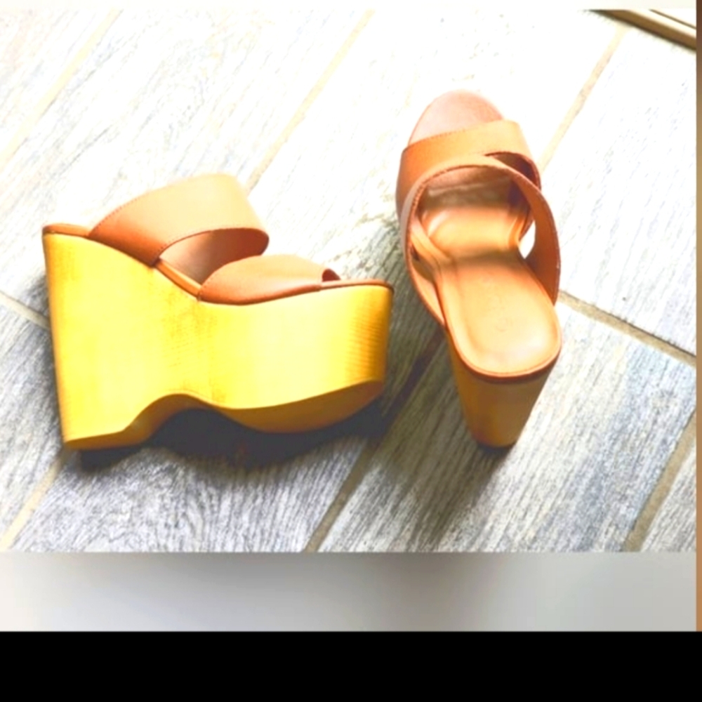 NWOT WILD DIVA PLATFORM SANDALS